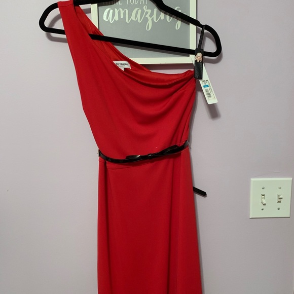 PROM Red One Shoulder High-Low Dress - Picture 3 of 8
